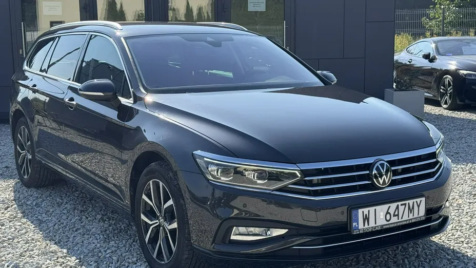 VOLKSWAGEN Passat -