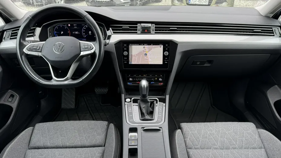 VOLKSWAGEN Passat -