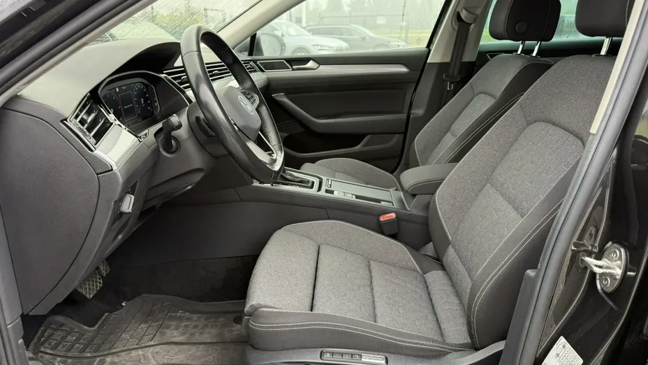 VOLKSWAGEN Passat -