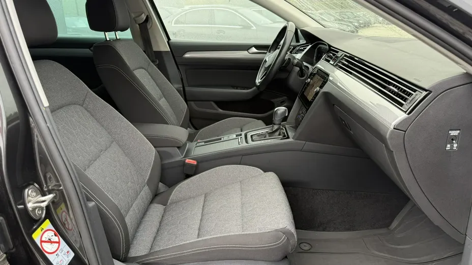 VOLKSWAGEN Passat -