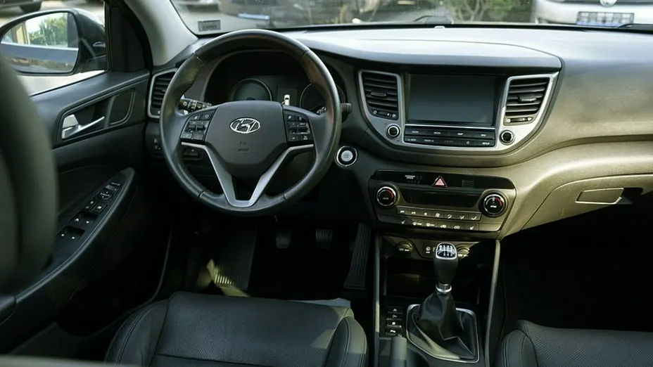 HYUNDAI Tucson -