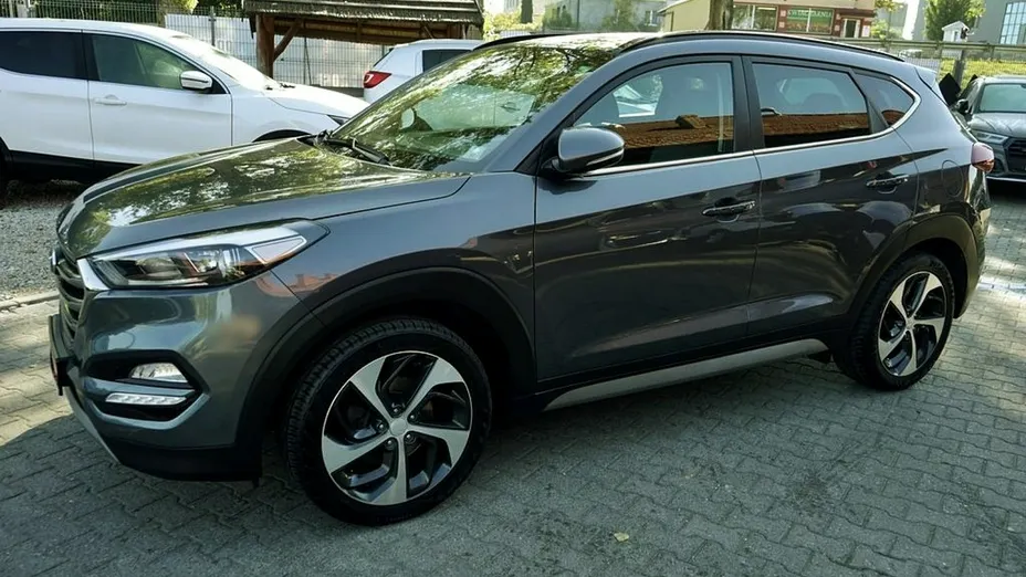 HYUNDAI Tucson -