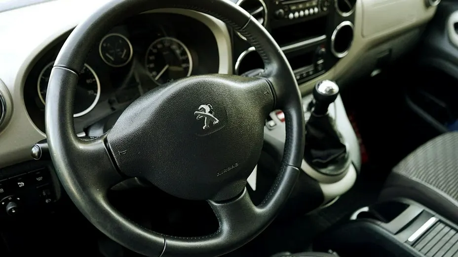 PEUGEOT Partner -