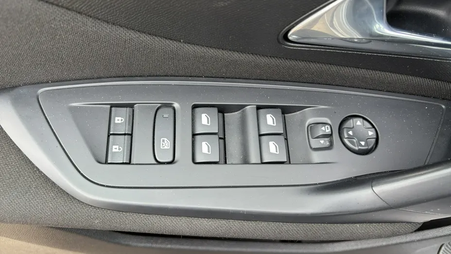 PEUGEOT 308 -