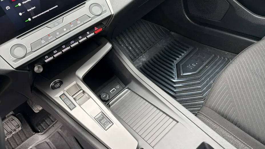 PEUGEOT 308 -