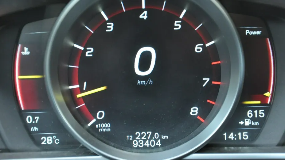 VOLVO V40 -