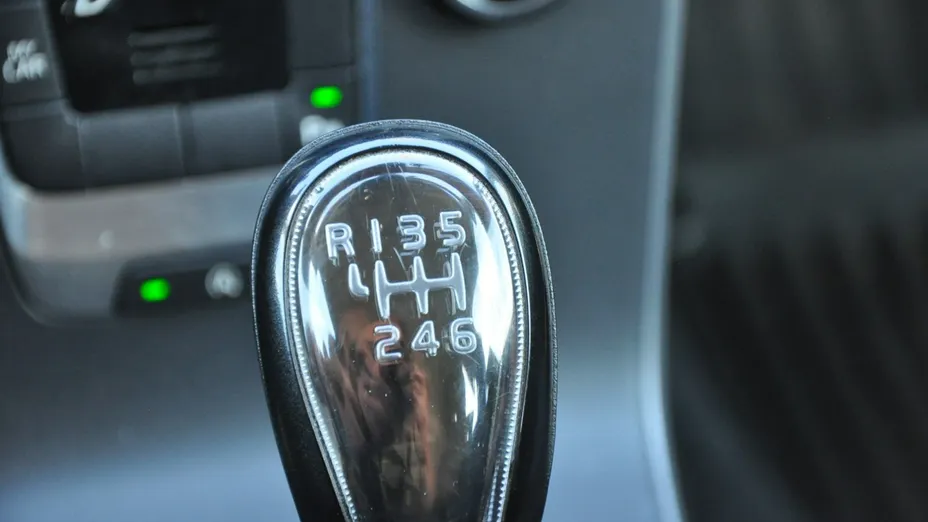 VOLVO V40 -