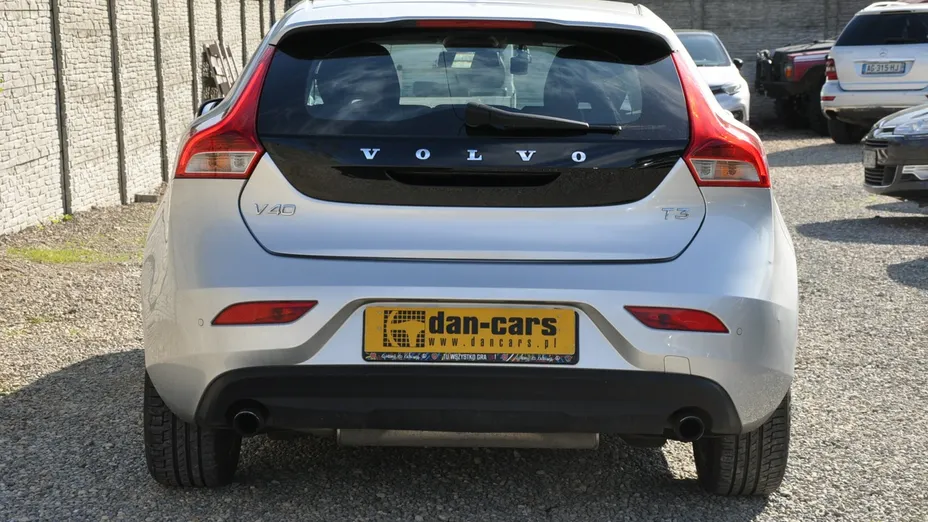 VOLVO V40 -