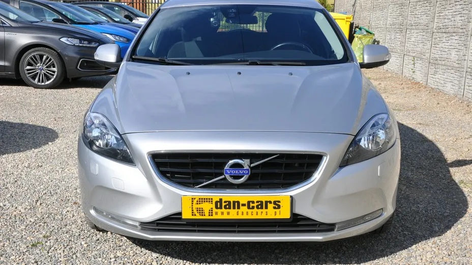 VOLVO V40 -