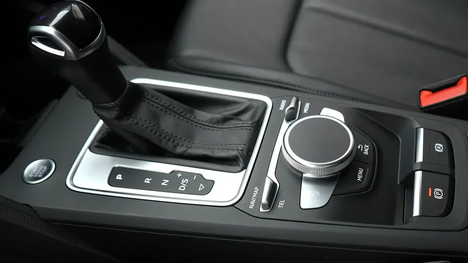 AUDI Q2 -