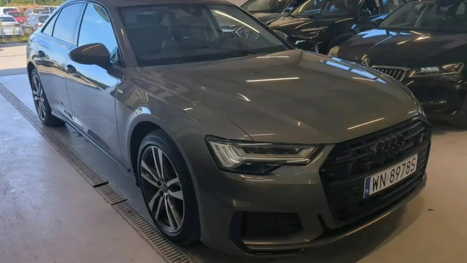 AUDI A6 -
