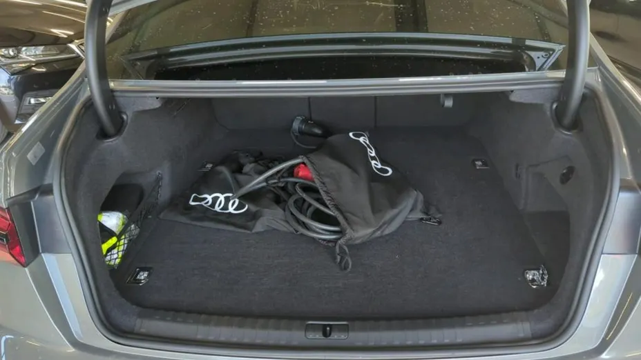 AUDI A6 -