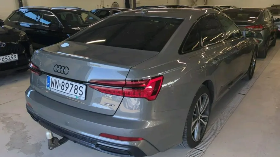 AUDI A6 -