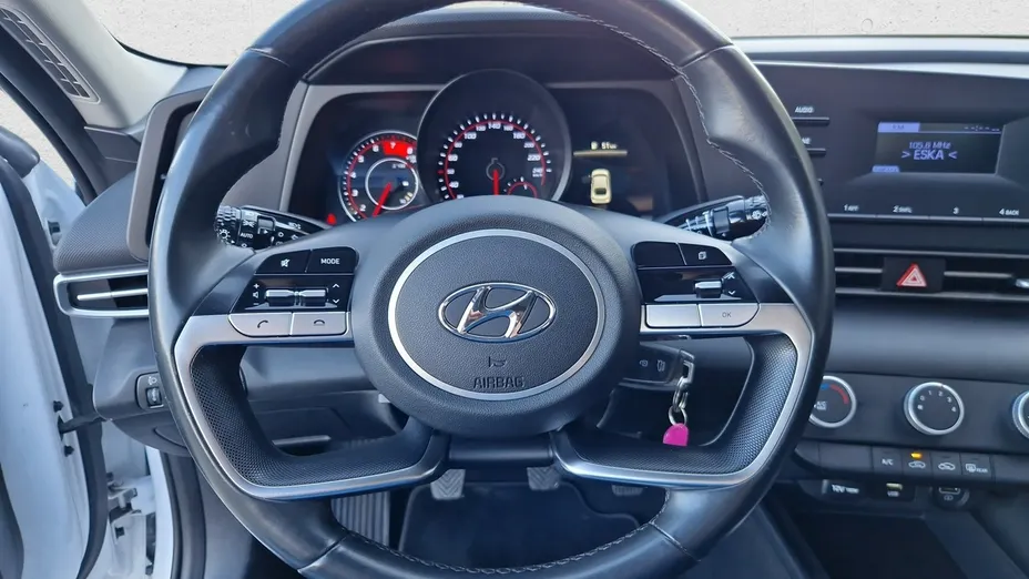 HYUNDAI Elantra -