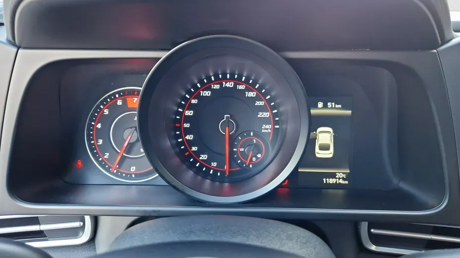 HYUNDAI Elantra -