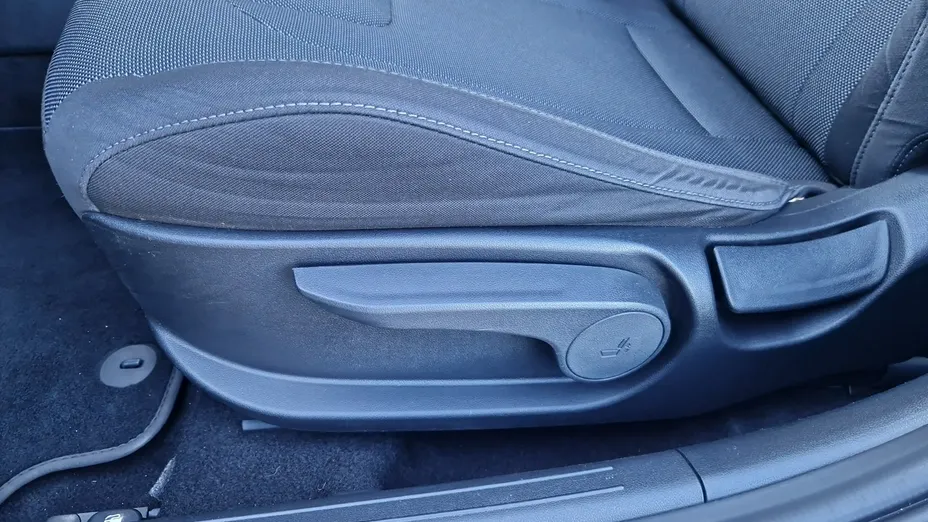 HYUNDAI Elantra -