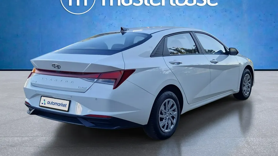 HYUNDAI Elantra -