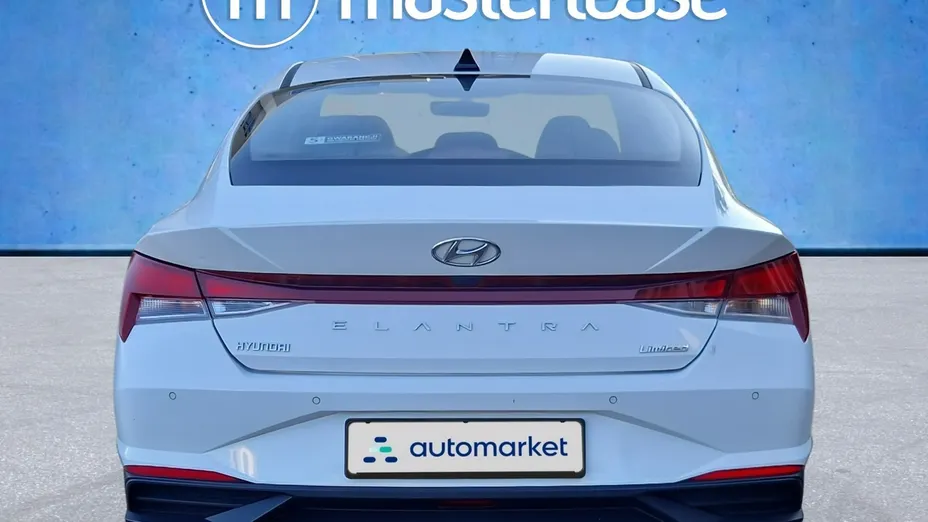 HYUNDAI Elantra -