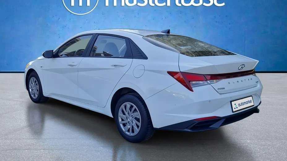 HYUNDAI Elantra -