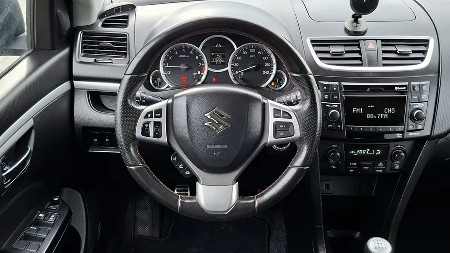 SUZUKI Swift -