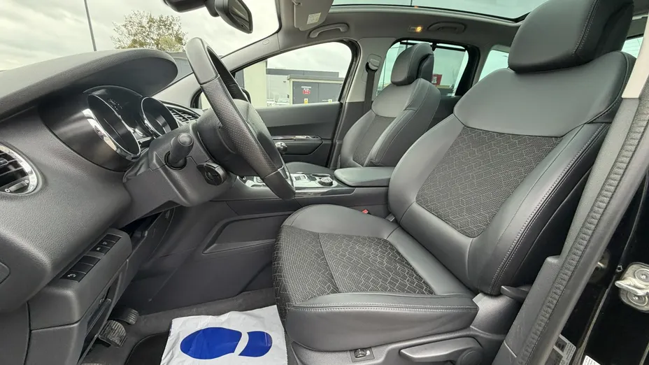 PEUGEOT 3008 -