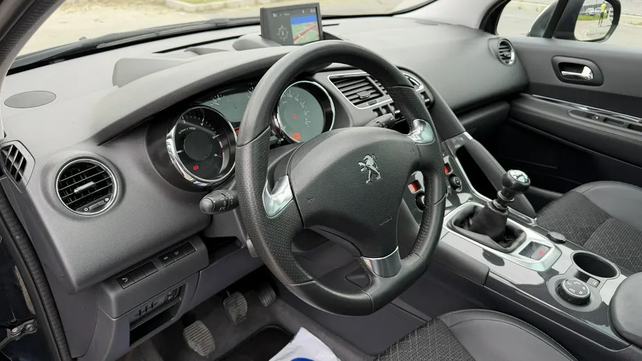 PEUGEOT 3008 -