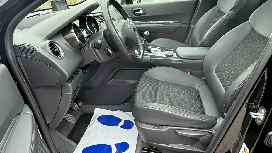 PEUGEOT 3008 -