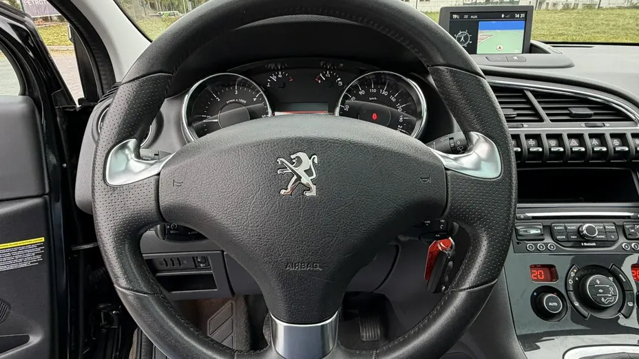 PEUGEOT 3008 -