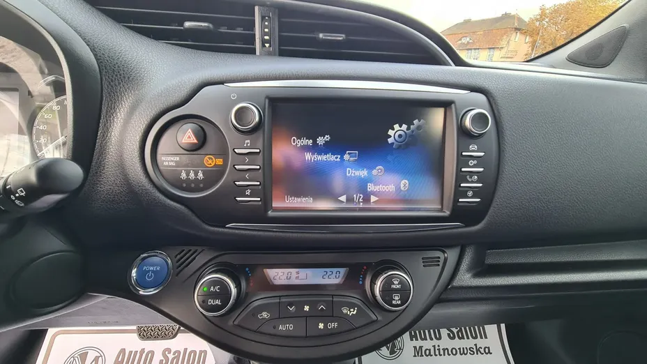 TOYOTA Yaris -