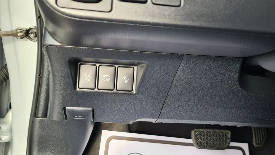 TOYOTA Yaris -