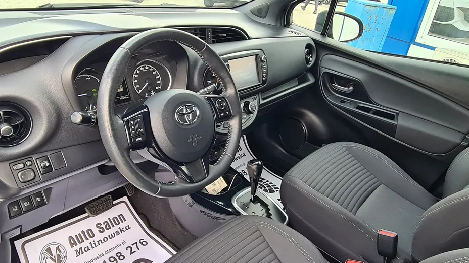 TOYOTA Yaris -