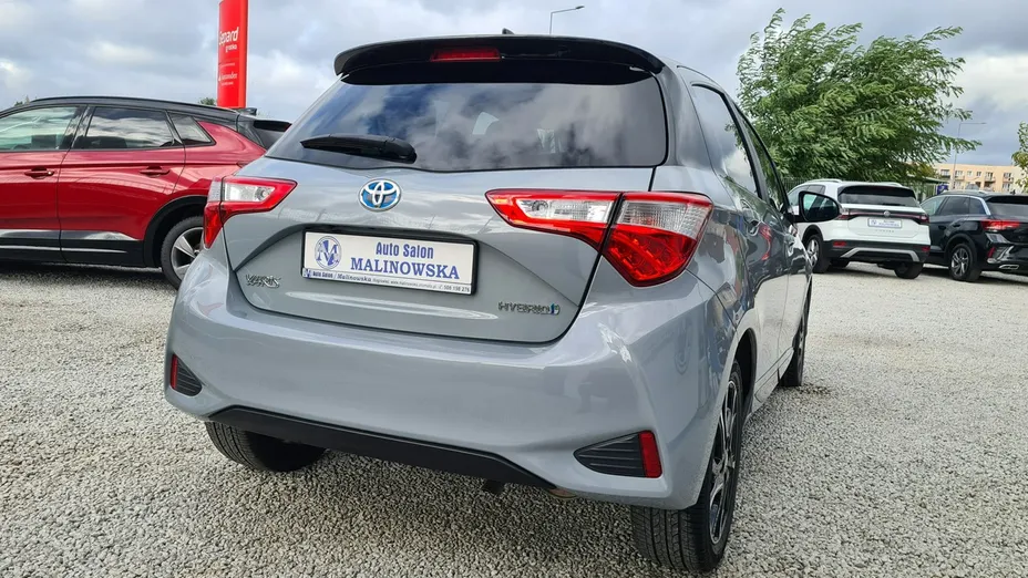 TOYOTA Yaris -