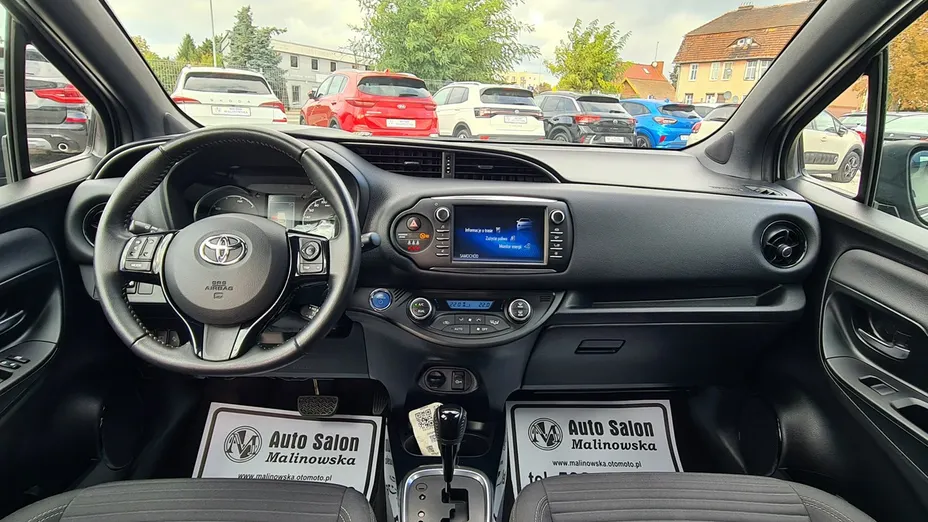 TOYOTA Yaris -