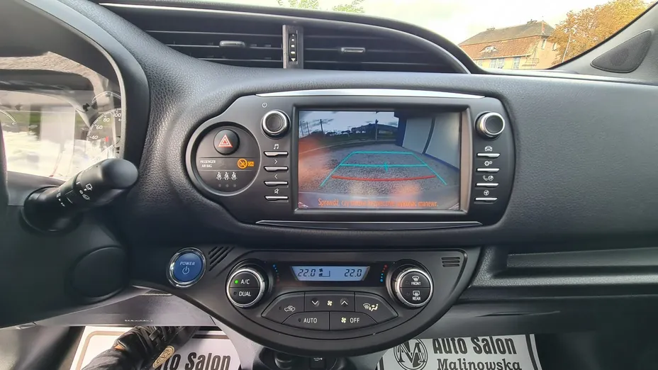 TOYOTA Yaris -