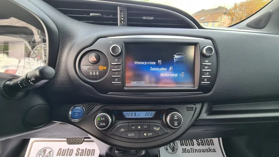 TOYOTA Yaris -