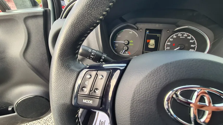 TOYOTA Yaris -