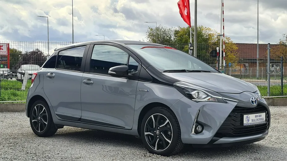 TOYOTA Yaris -