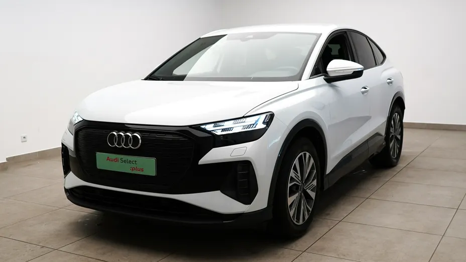 AUDI Q4 -