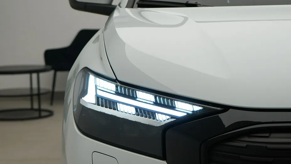 AUDI Q4 -