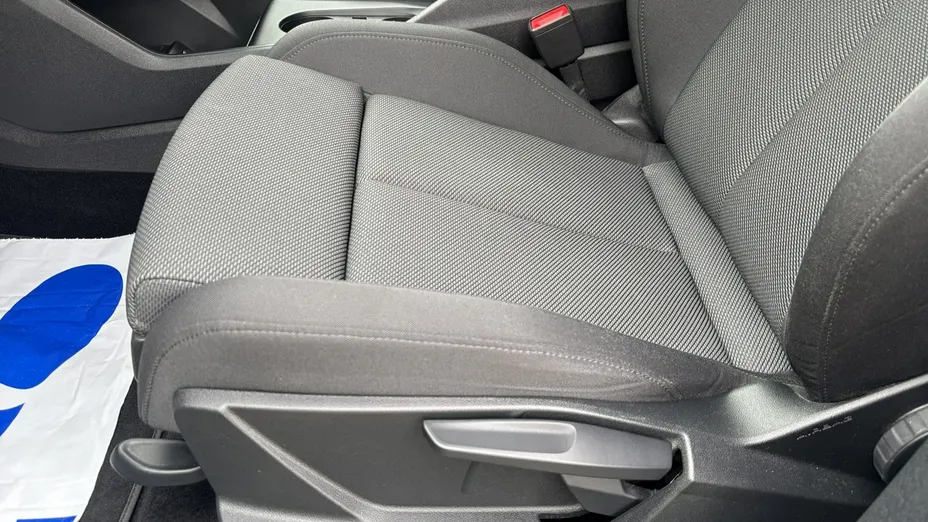 AUDI Q4 e-tron -