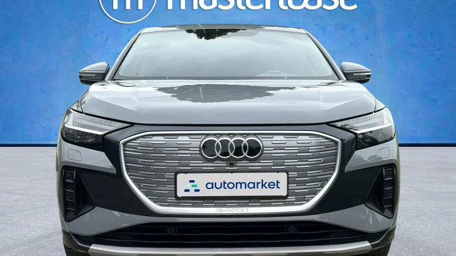 AUDI Q4 e-tron -