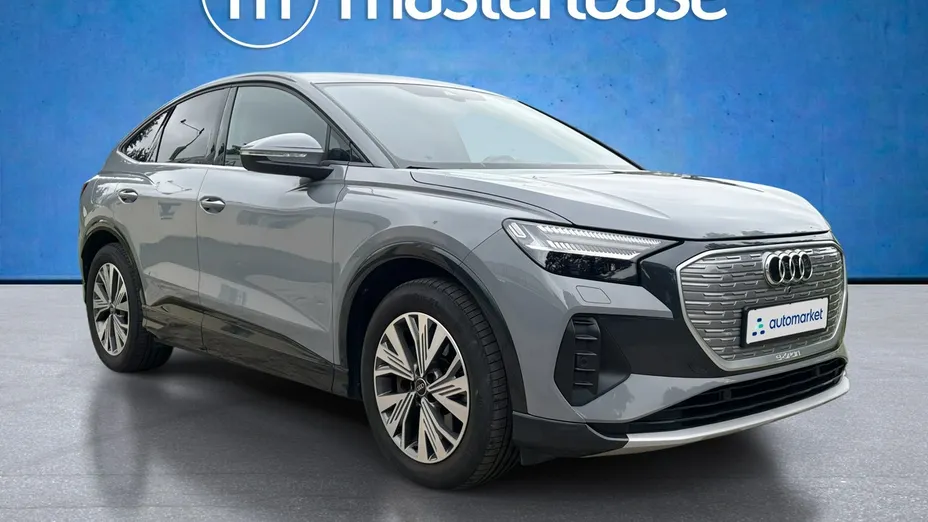 AUDI Q4 e-tron -