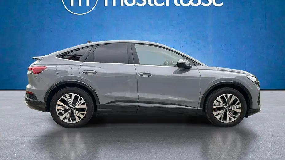 AUDI Q4 e-tron -