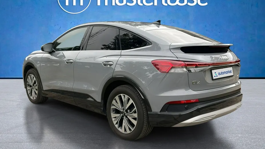 AUDI Q4 e-tron -