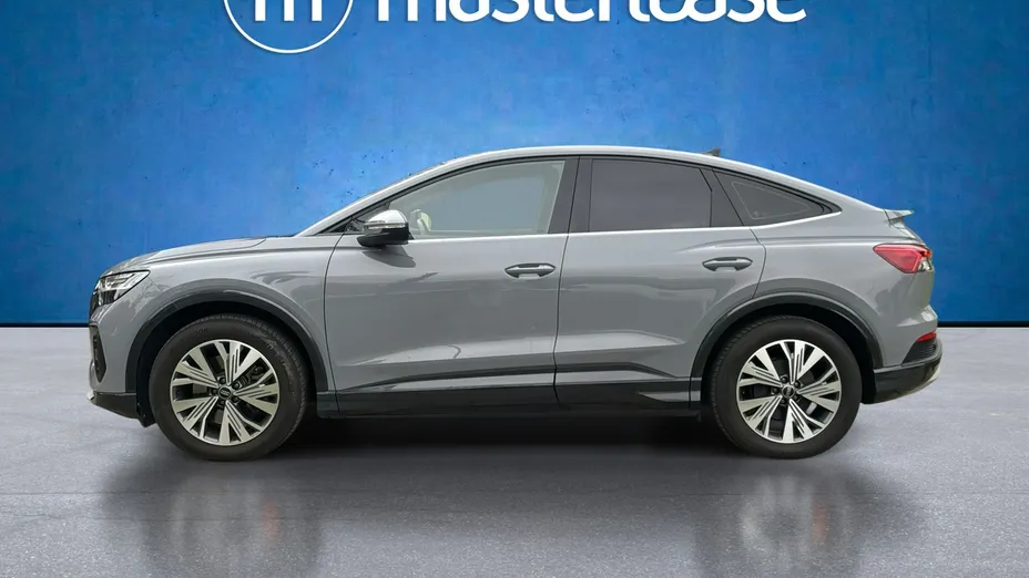 AUDI Q4 e-tron -