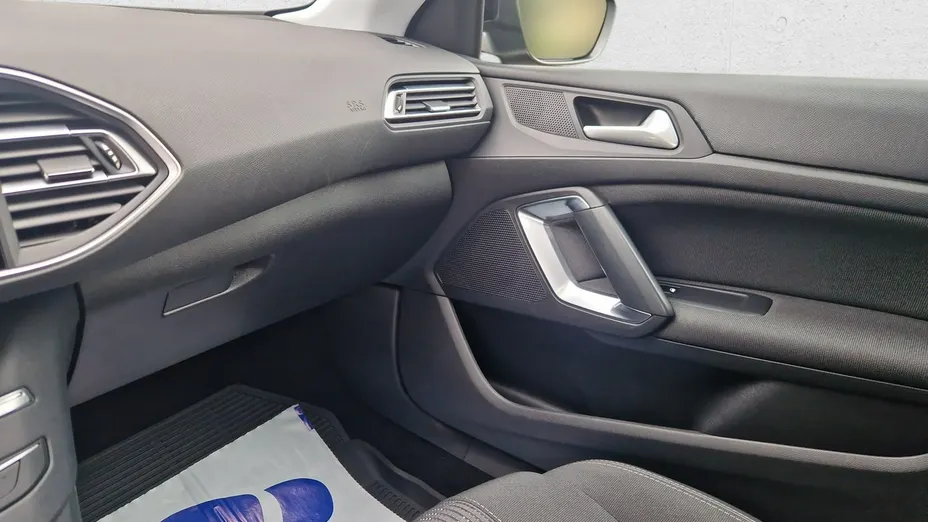 PEUGEOT 308 -