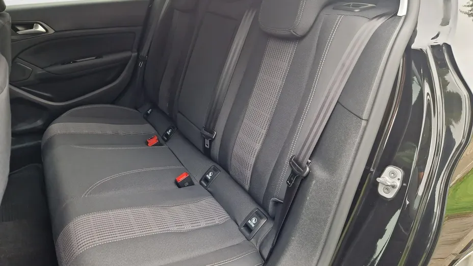 PEUGEOT 308 -