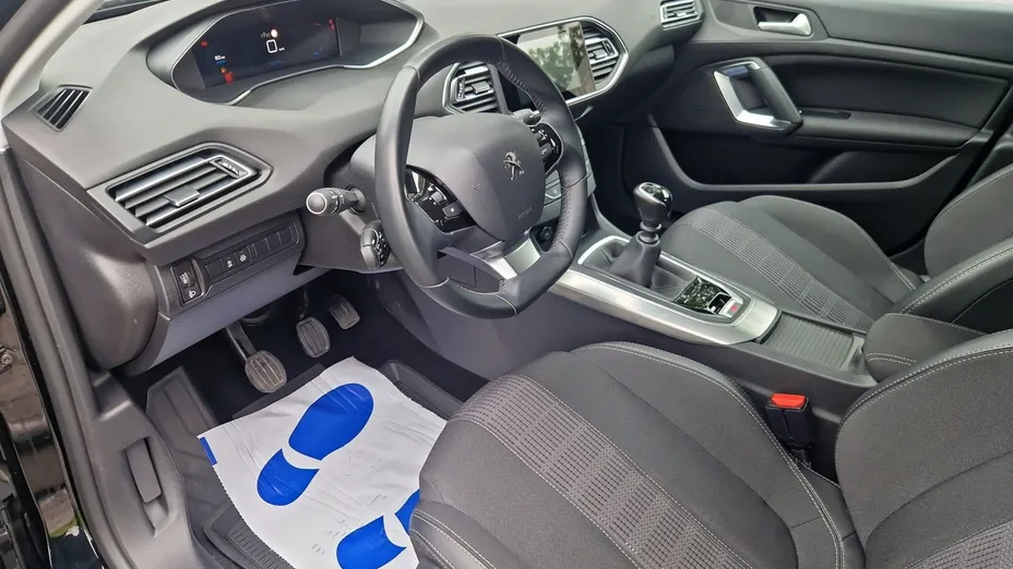 PEUGEOT 308 -