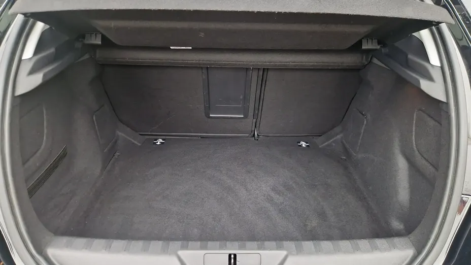 PEUGEOT 308 -