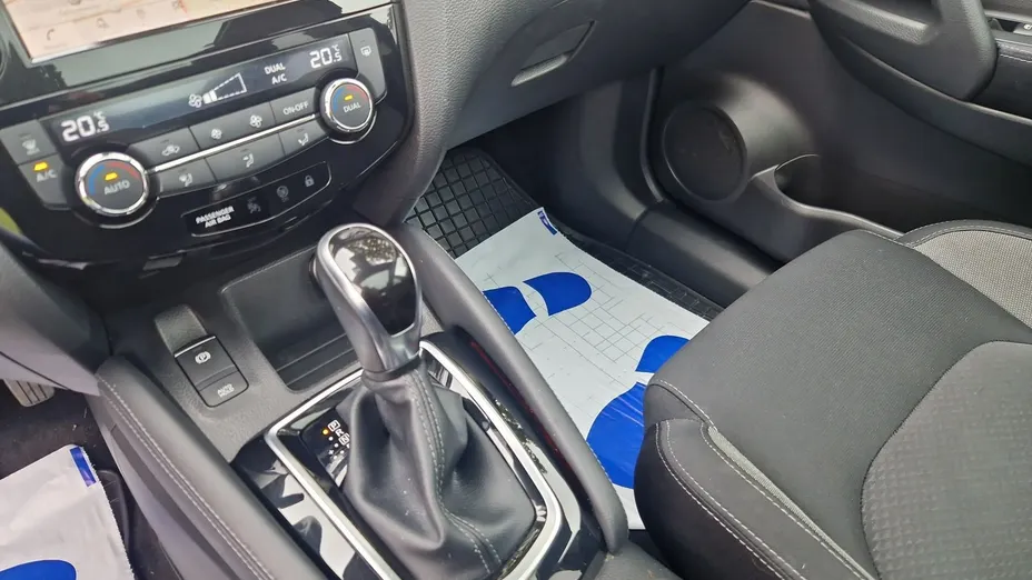 NISSAN Qashqai -